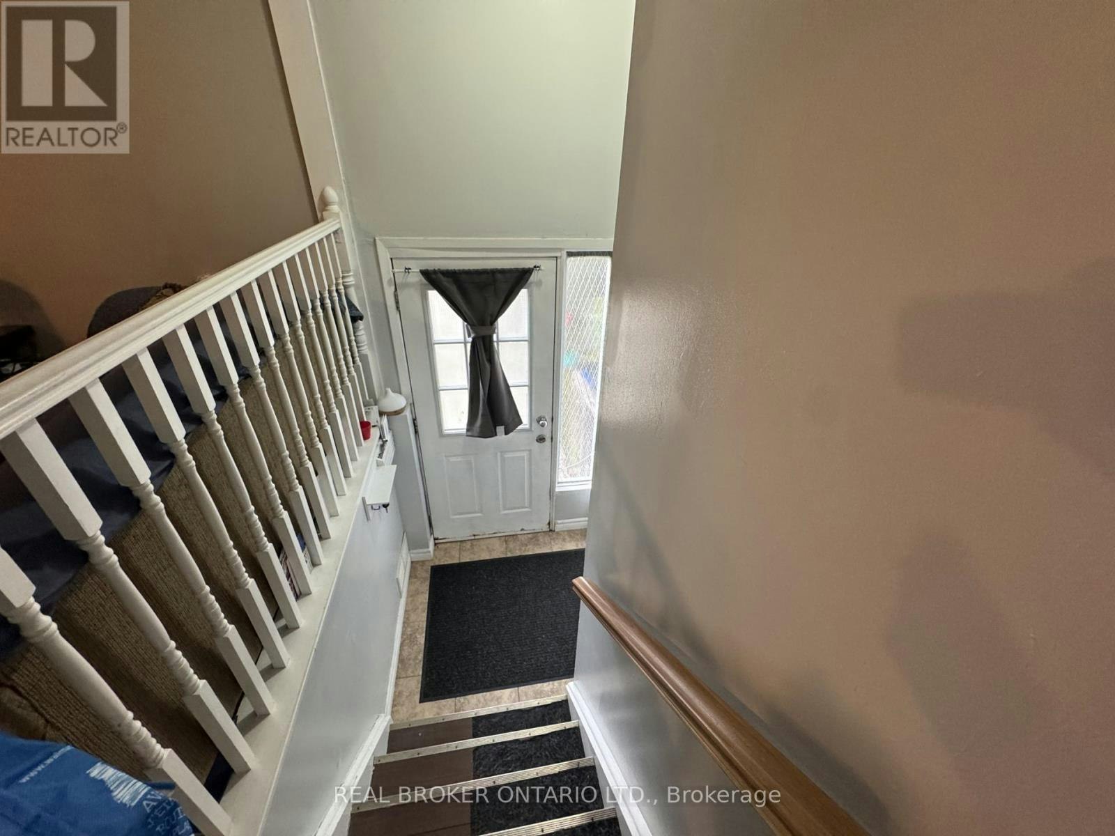 28 Tara Crescent, Thorold, ON, L2V 4M1 - 3