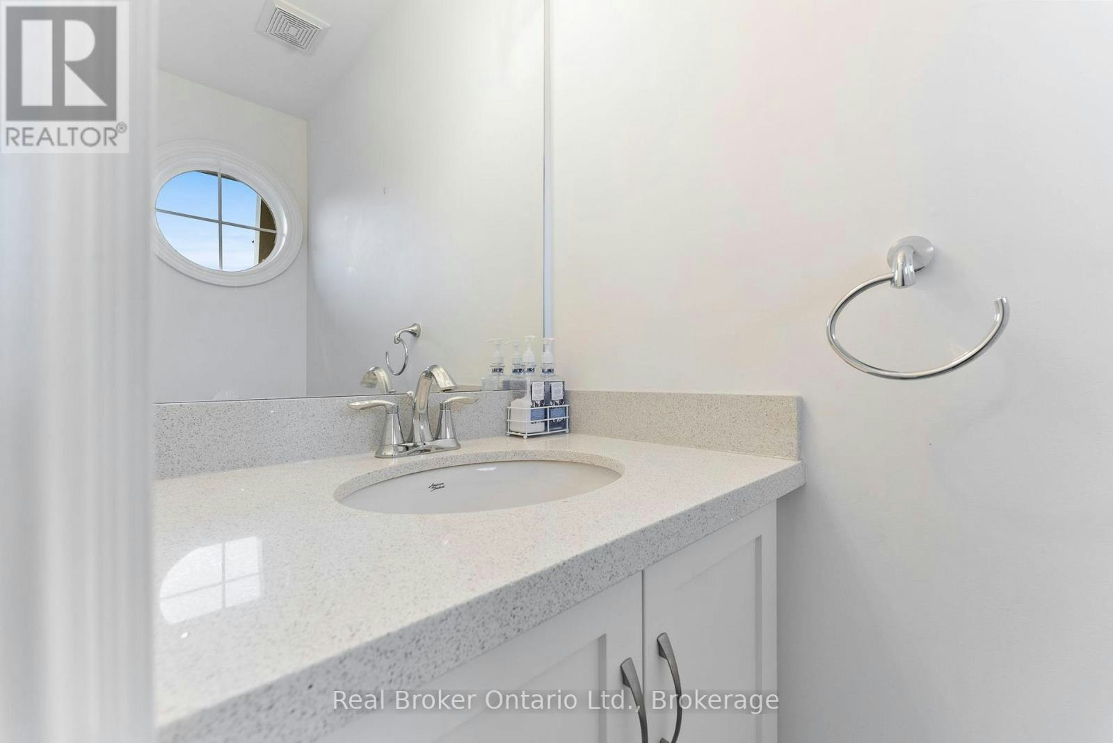 86 Dunrobin Lane, Grimsby, ON, L3M 0H4 - 3