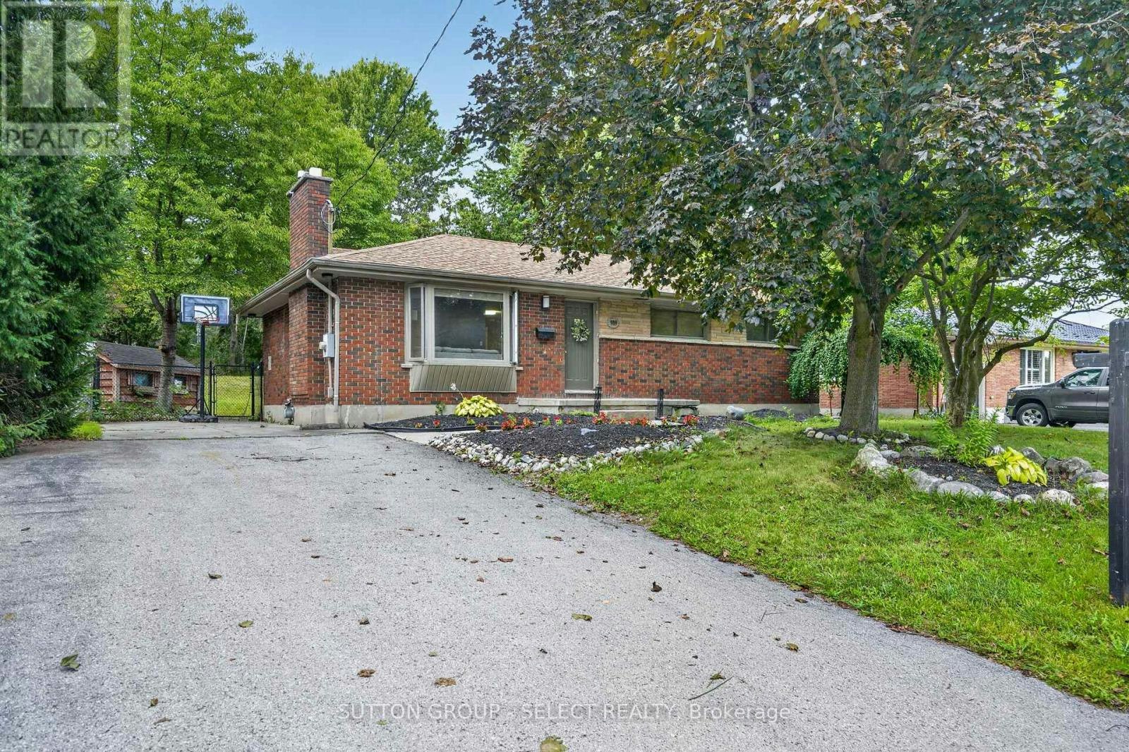 919 Quinton Road N, London, ON, N6H 3A8