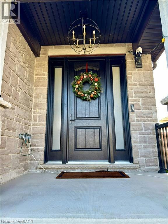 923 Eaglecrest Court, Kitchener, ON, N2K 0B8 - 4