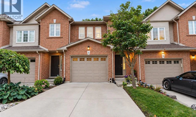 4-348 Highland Road W