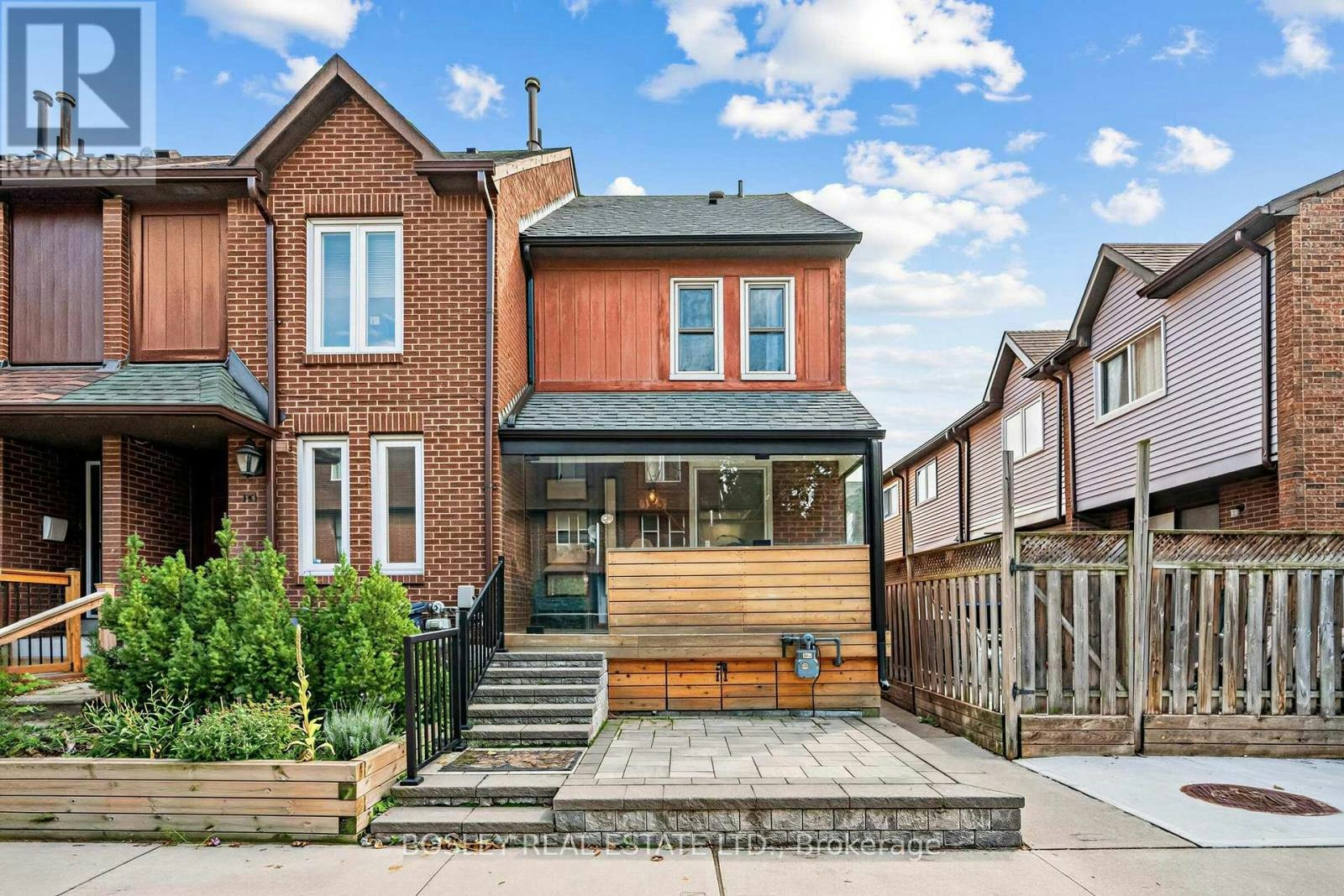 153 Lambertlodge Avenue, Toronto, ON, M6G 3X4