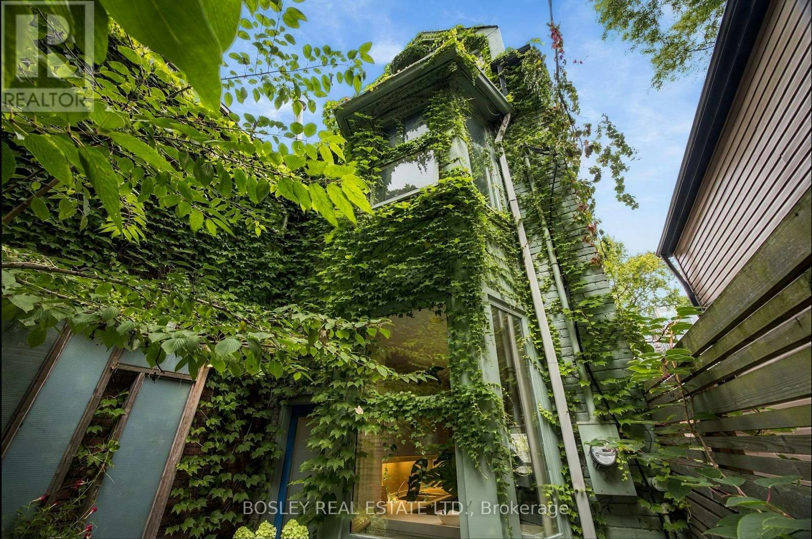 33A Henry Street, Toronto, ON, M5T 1W9
