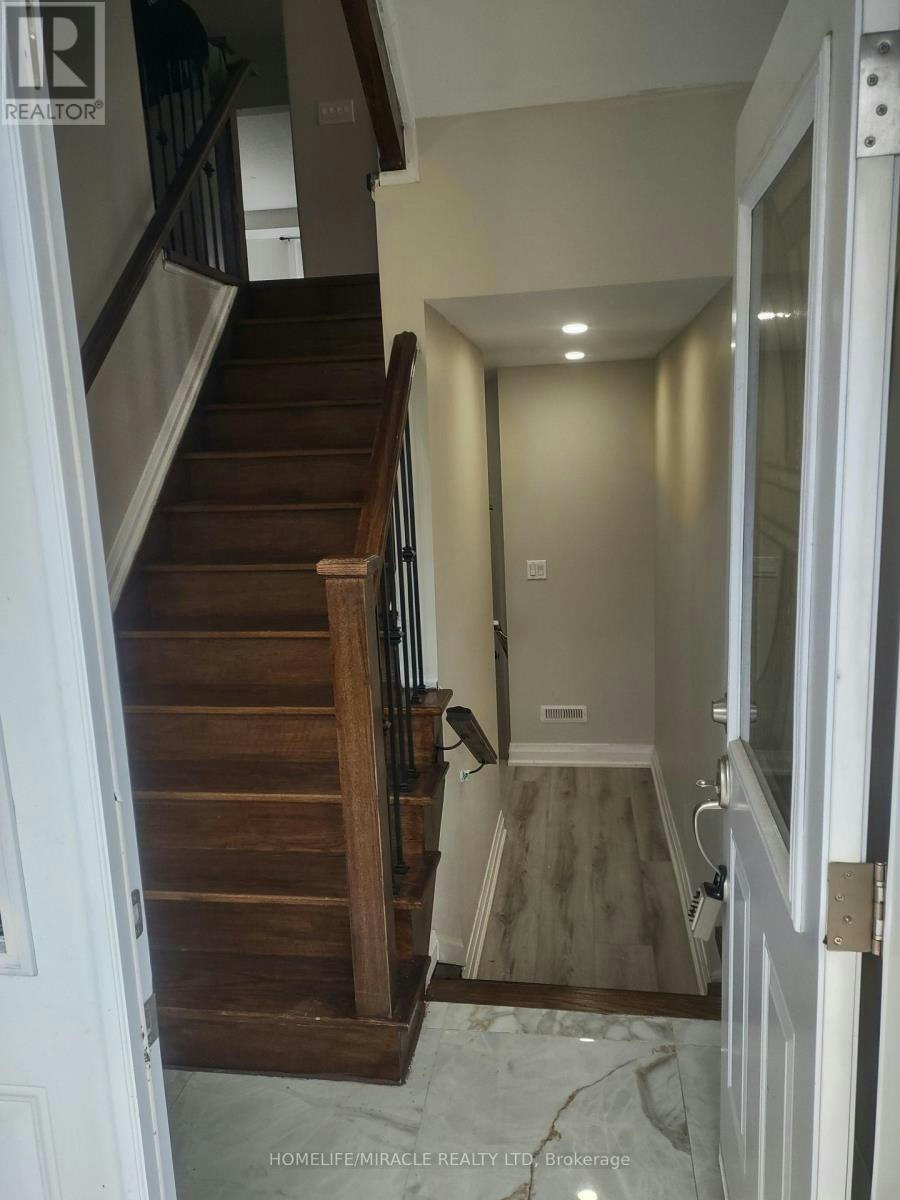 688B Midland Avenue, Toronto, ON, M1K 4C6 - 2