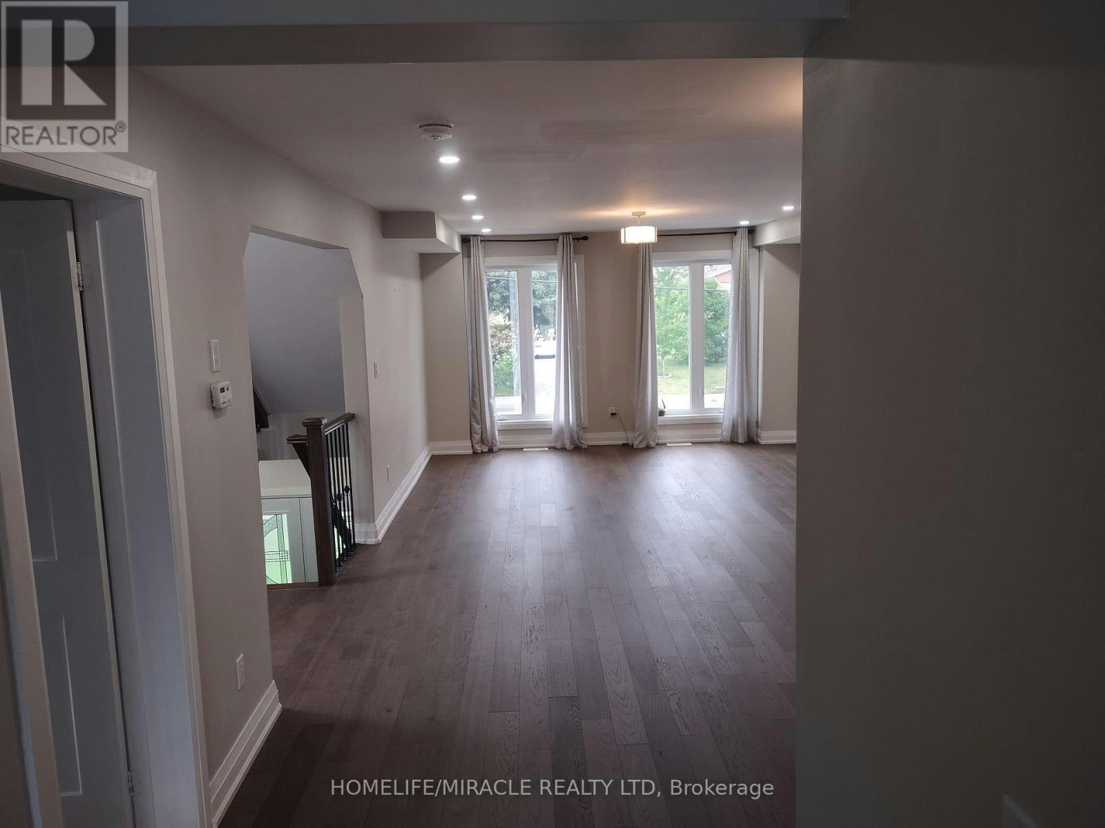 688B Midland Avenue, Toronto, ON, M1K 4C6 - 4