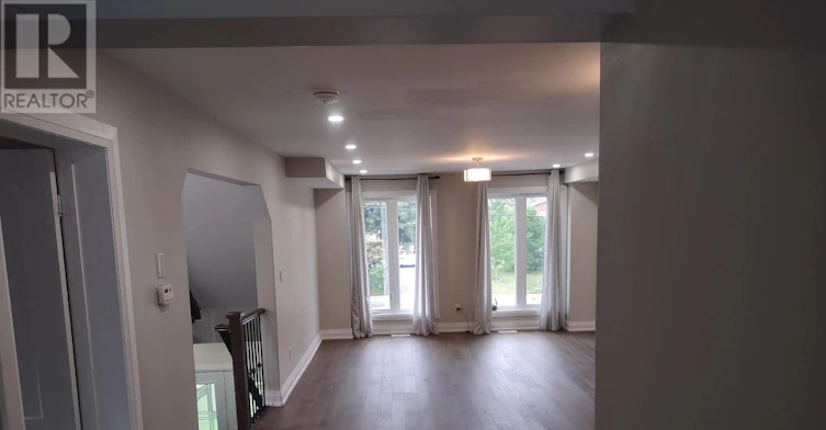 688B Midland Avenue, Toronto, ON, M1K 4C6 - 4