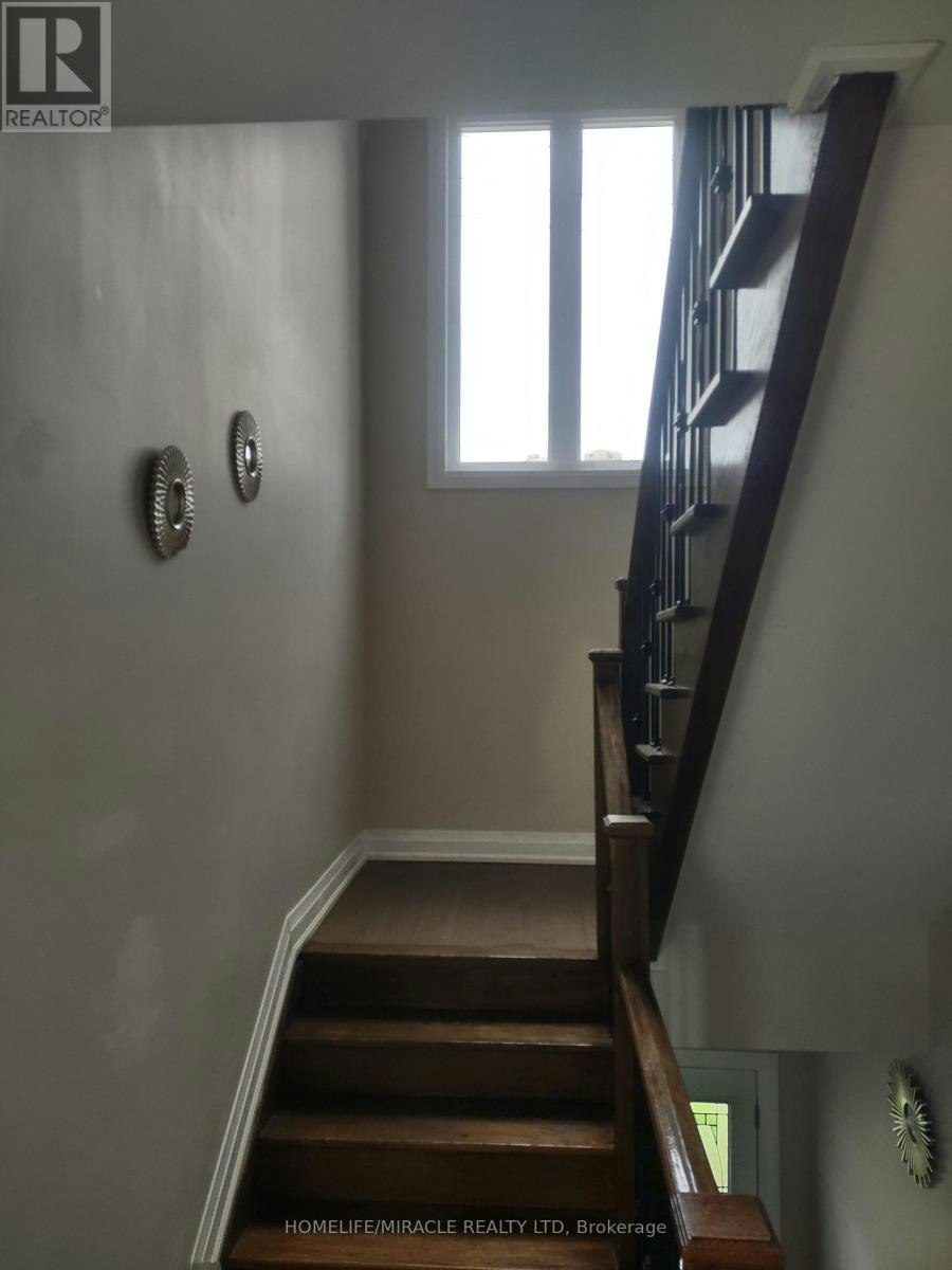 688B Midland Avenue, Toronto, ON, M1K 4C6 - 8
