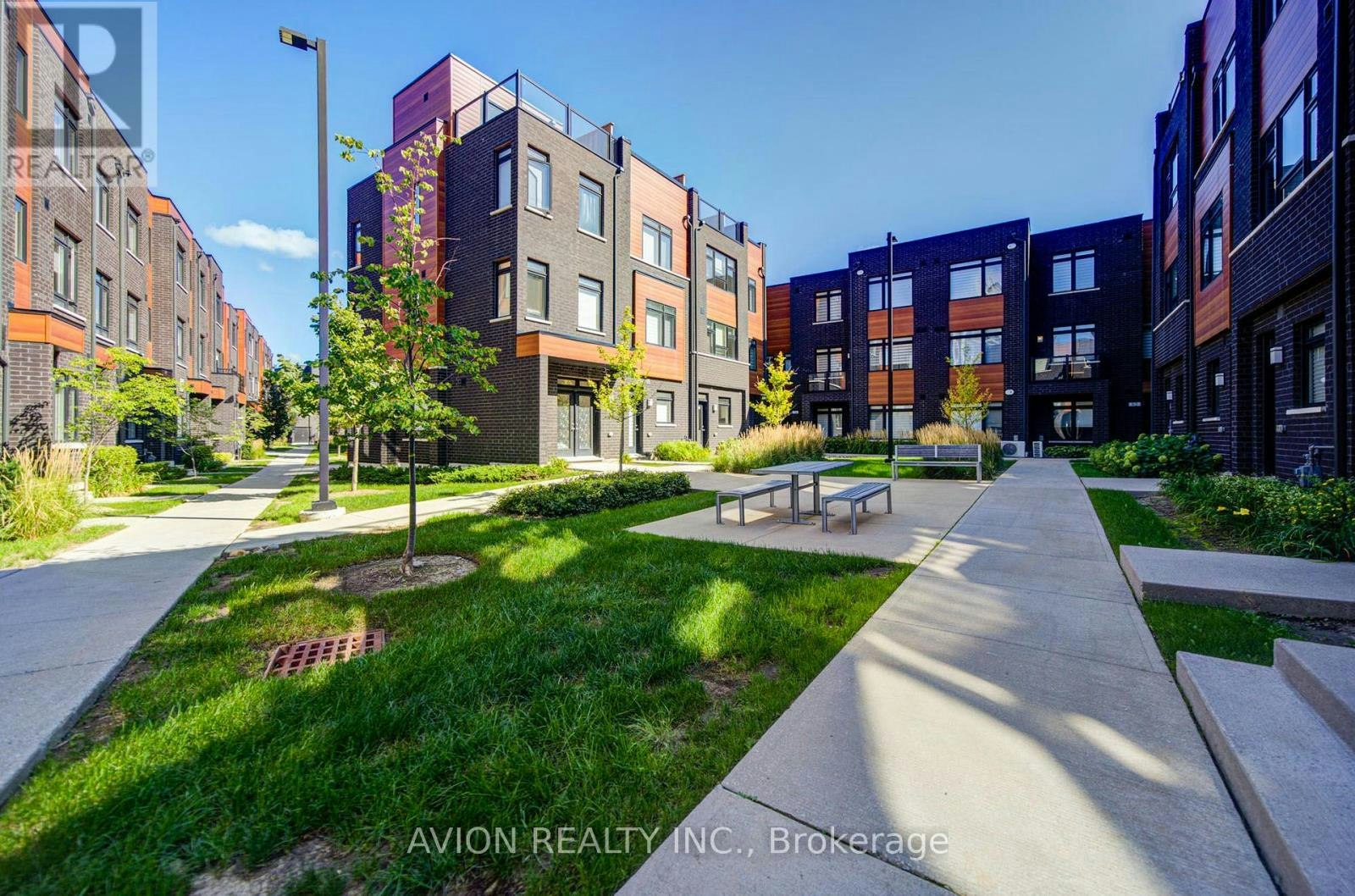 83-370 Red Maple Road, Richmond Hill, ON, L4C 5T4