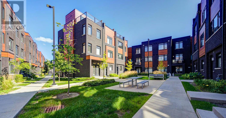 83-370 Red Maple Road, Richmond Hill, ON, L4C 5T4