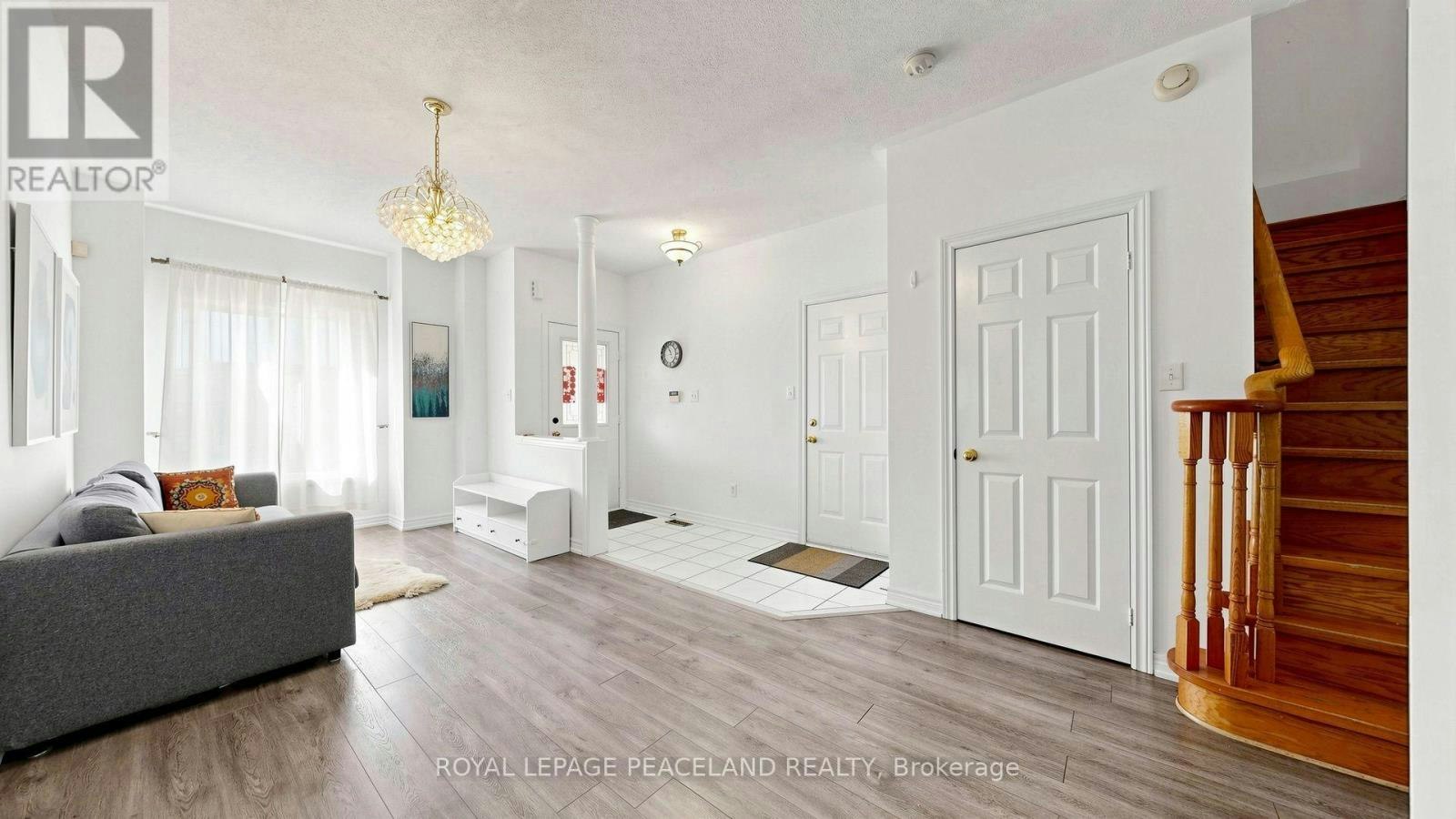 246 Farmstead Road, Richmond Hill, ON, L4S 2J8 2