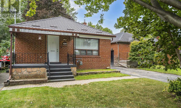 22 Maple Avenue N