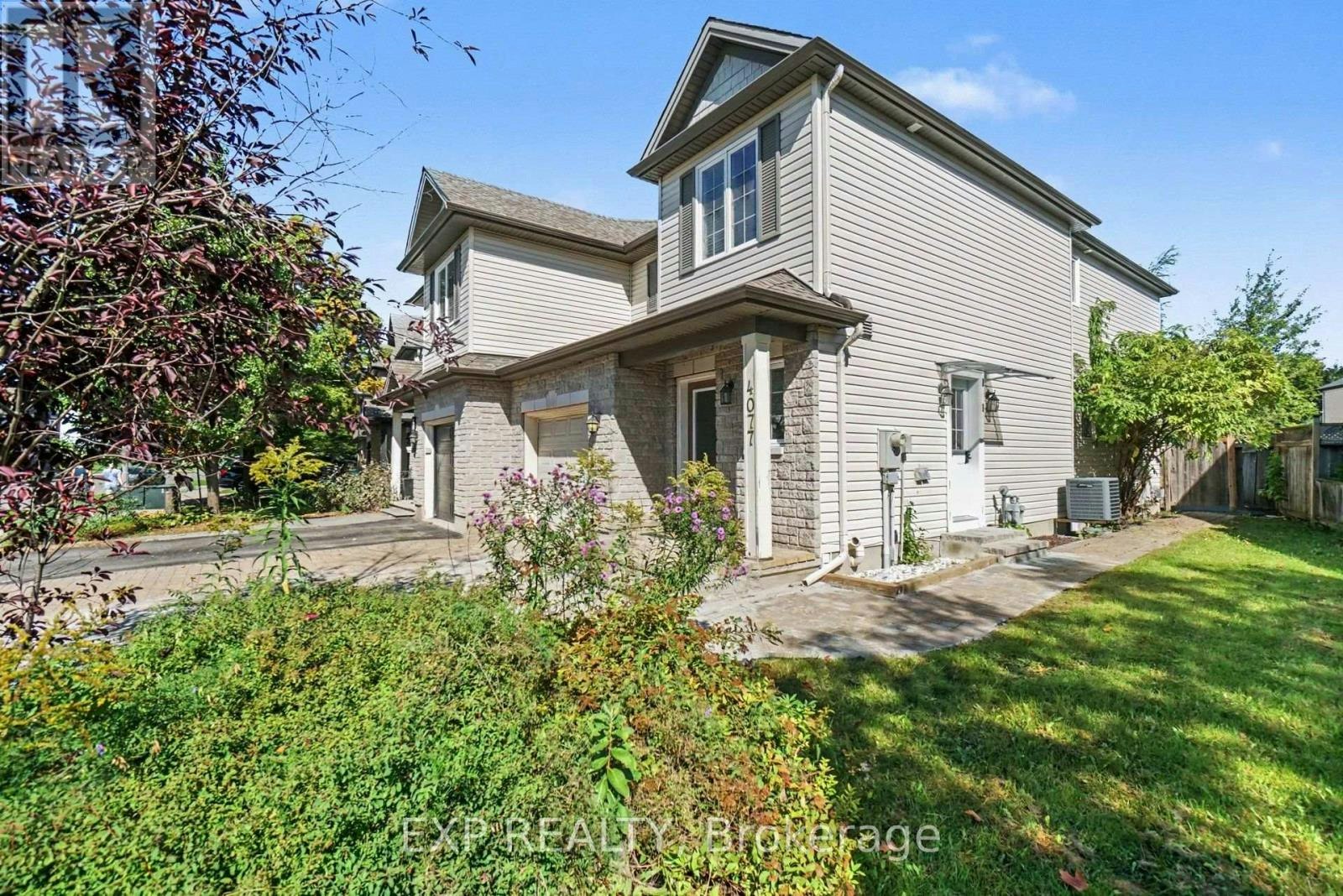 4077 Kelly Farm Drive, Ottawa, ON, K1T 4J3 - 2