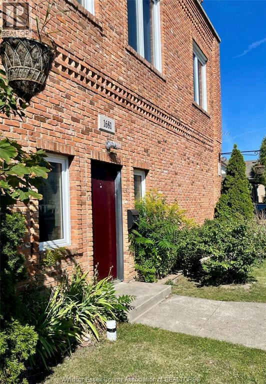 UPPER-1679 Drouillard, Windsor, ON, N8Y 2S4