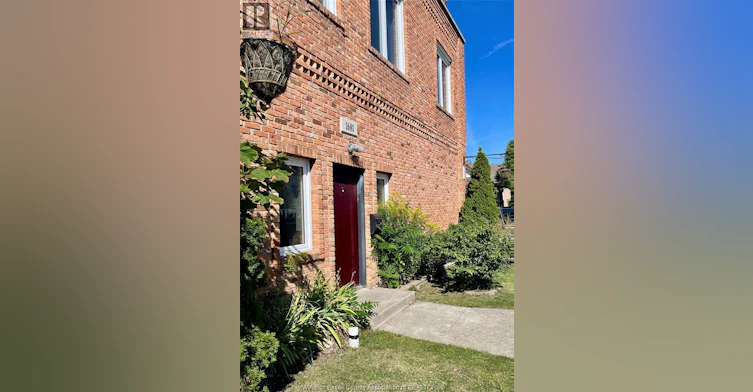 UPPER-1679 Drouillard, Windsor, ON, N8Y 2S4