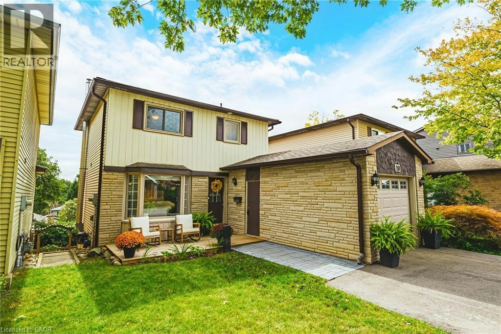 19 Hillsdale Court, Hamilton, ON, L9H 6H1