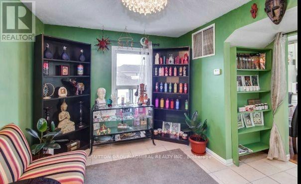 UPPER-2538 Weston Road, Toronto, ON, M9N 2A6 - 6