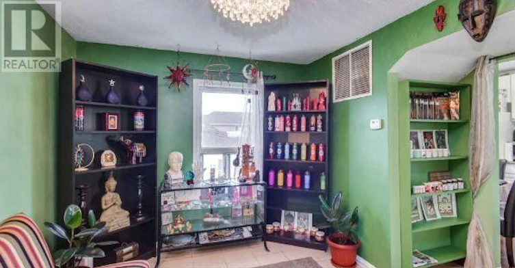 UPPER-2538 Weston Road, Toronto, ON, M9N 2A6 - 6