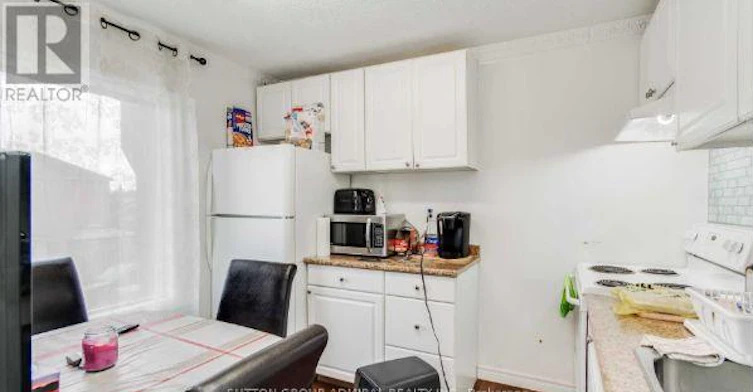 UPPER-2538 Weston Road, Toronto, ON, M9N 2A6 - 3