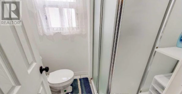 UPPER-2538 Weston Road, Toronto, ON, M9N 2A6 - 4