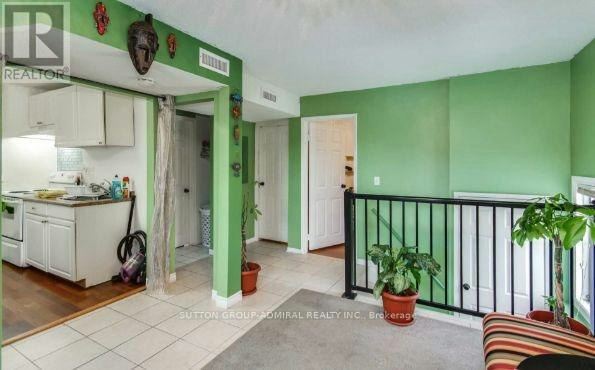 UPPER-2538 Weston Road, Toronto, ON, M9N 2A6 - 2