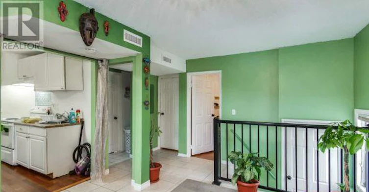 UPPER-2538 Weston Road, Toronto, ON, M9N 2A6 - 2
