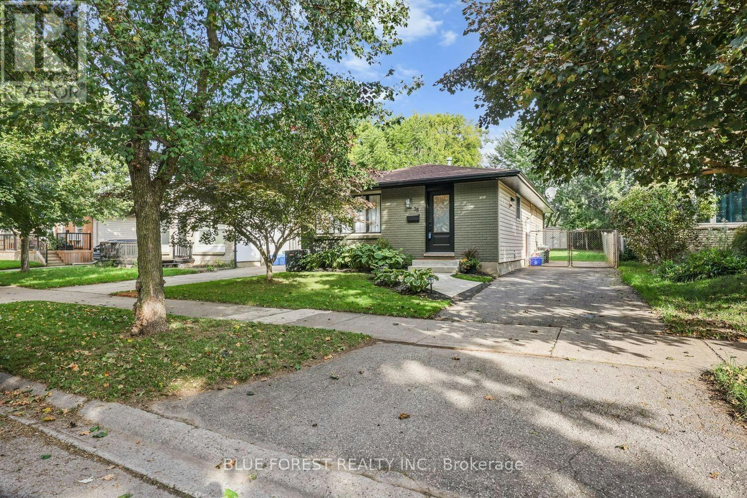 38 Stroud Crescent, London, ON, N6E 1Z6