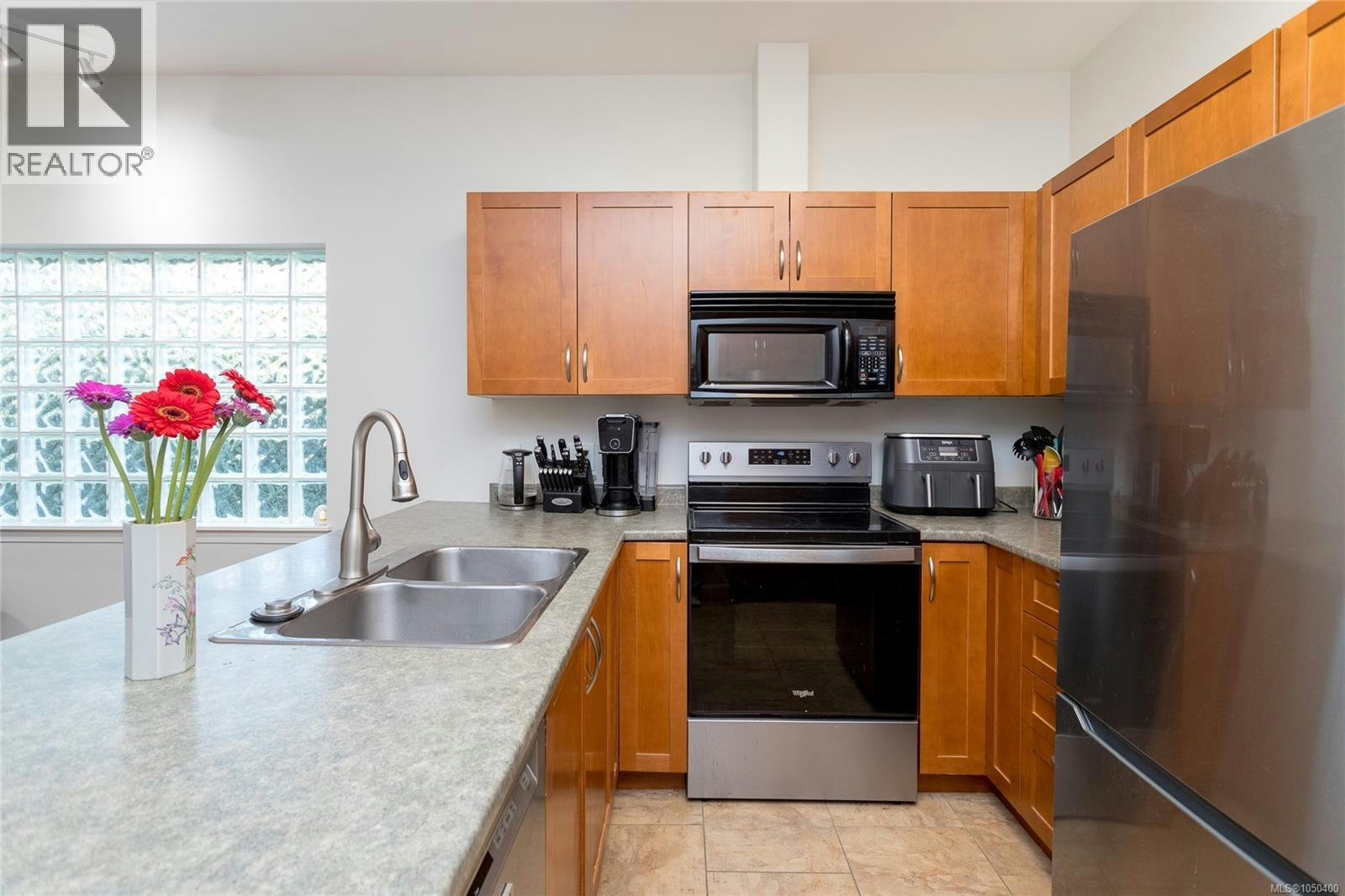 1963 Polo Park Court, Central Saanich, BC, V8M 2K1