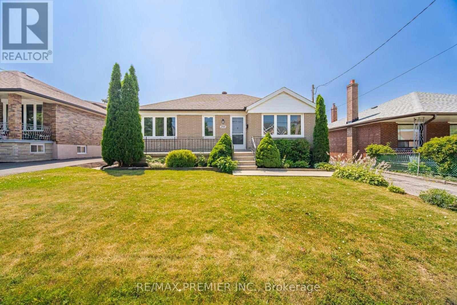 295 Falstaff Avenue, Toronto, ON, M6L 2G4