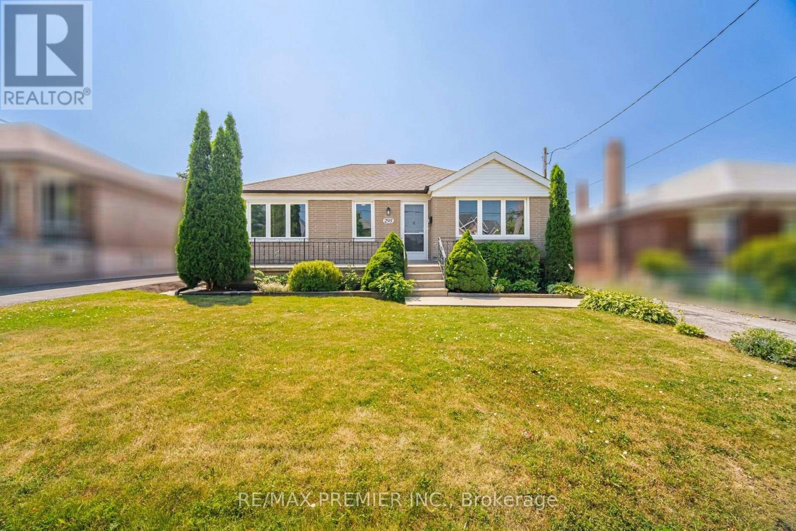 295 Falstaff Avenue, Toronto, ON, M6L 2G4
