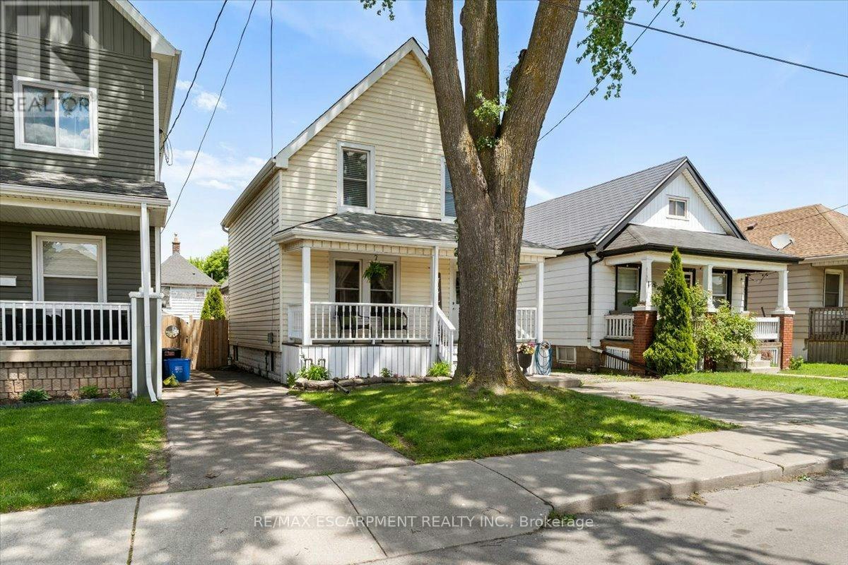 17 Craigmiller Avenue, Hamilton, ON, L8L 3H9