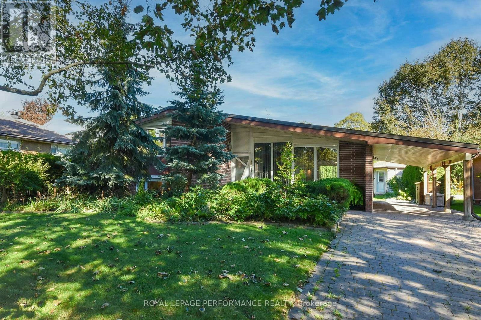 1554 Chomley Crescent, Ottawa, ON, K1G 0V8