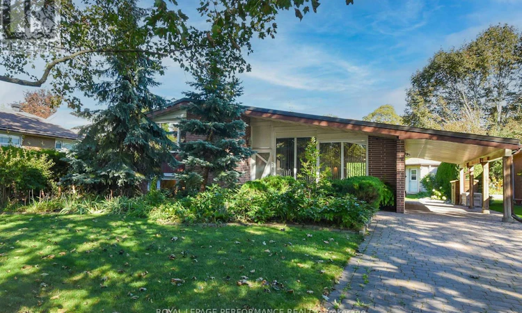 1554 Chomley Crescent