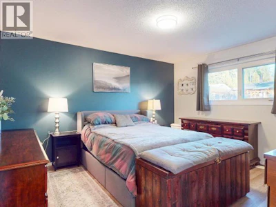4678 Ontario Avenue - 5