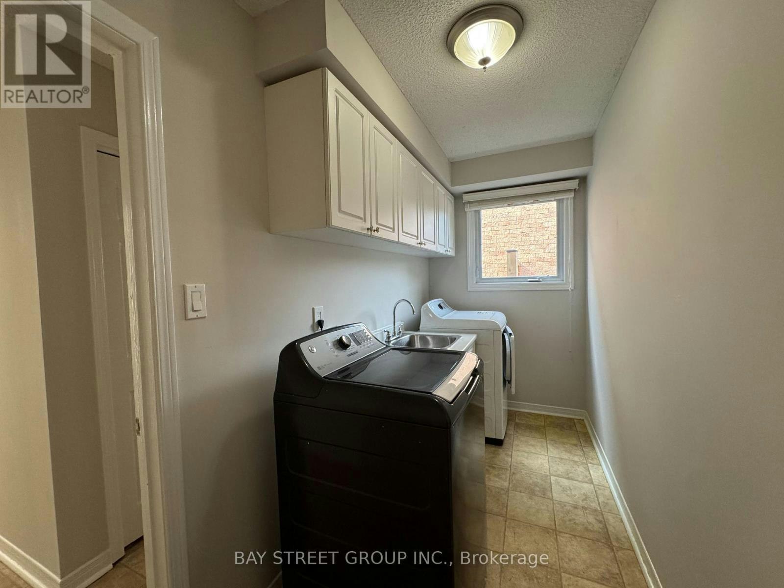 2034 Oxford Avenue, Oakville, ON, L6H 4K7 - 9