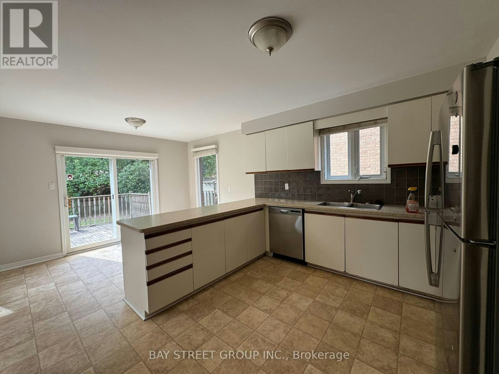 2034 Oxford Avenue, Oakville, ON, L6H 4K7 - 5