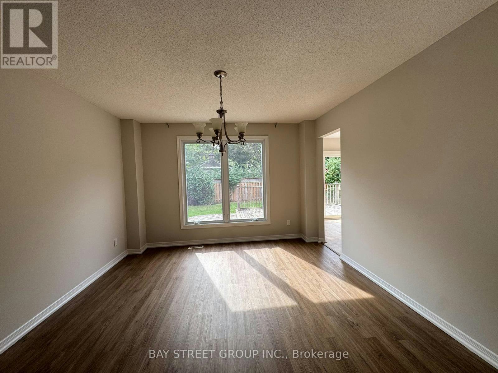 2034 Oxford Avenue, Oakville, ON, L6H 4K7 - 4