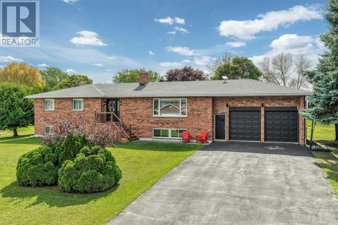 79 Meredith Street W, Manitoulin Island, ON, P0P 1K0