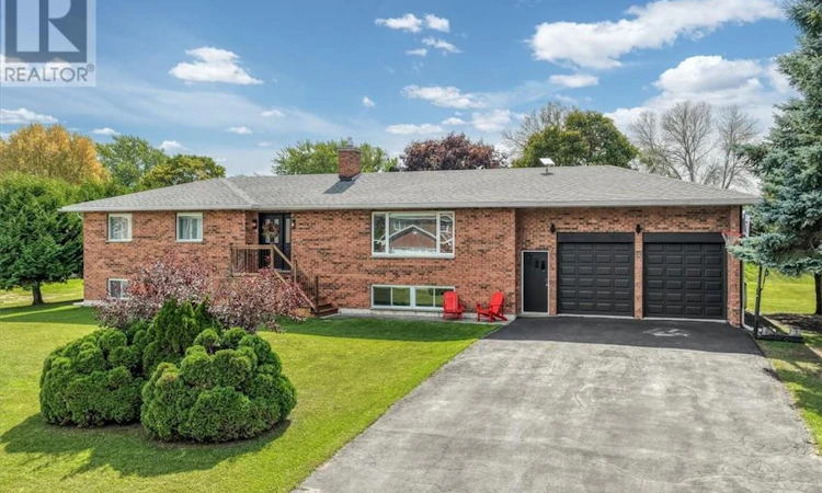 79 Meredith Street W