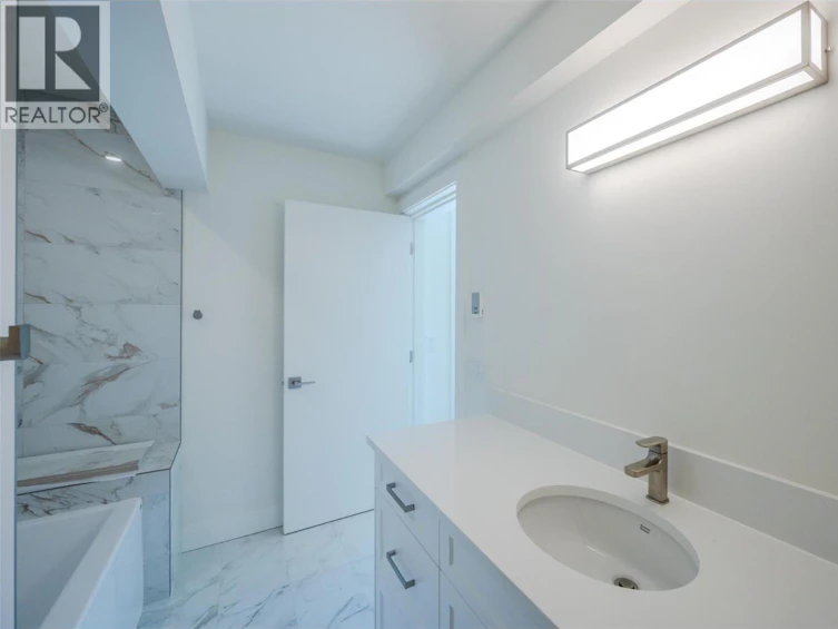203-578 Lakeshore Drive, Penticton, BC, V2A 1B9 - 15