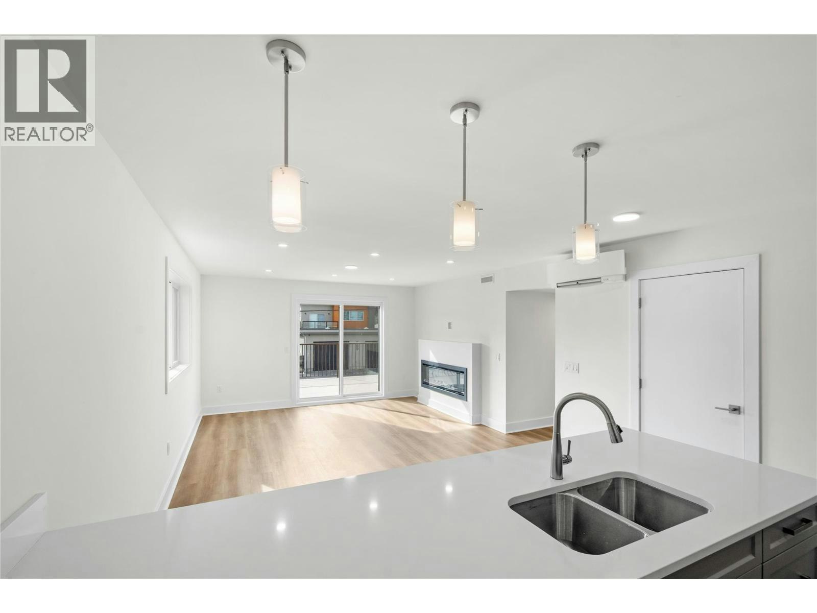 203-578 Lakeshore Drive, Penticton, BC, V2A 1B9 - 7