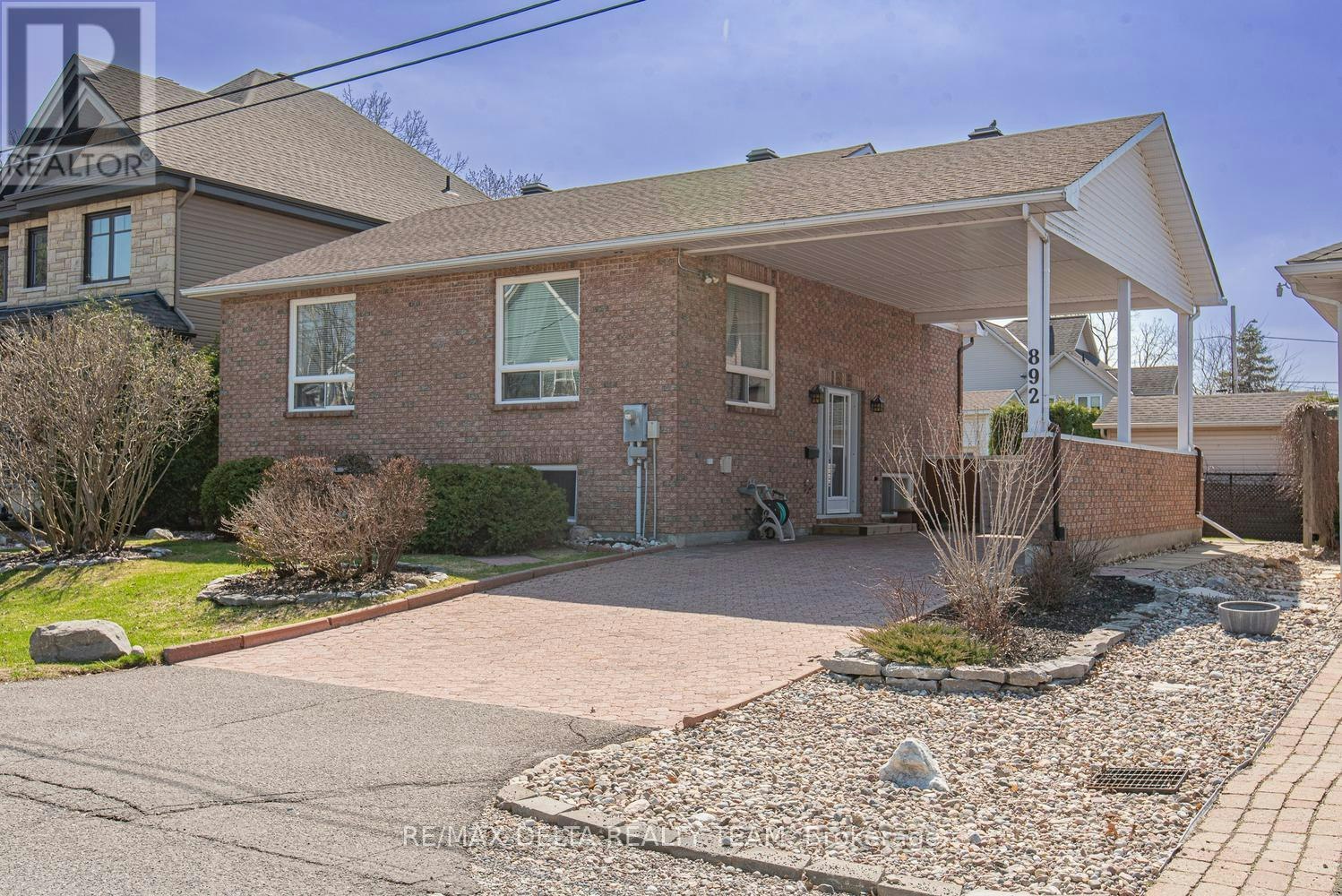 892 Scott Dupuis Way, Ottawa, ON, K1C 3A7
