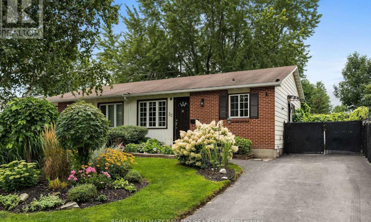 35 Ballantrae Way