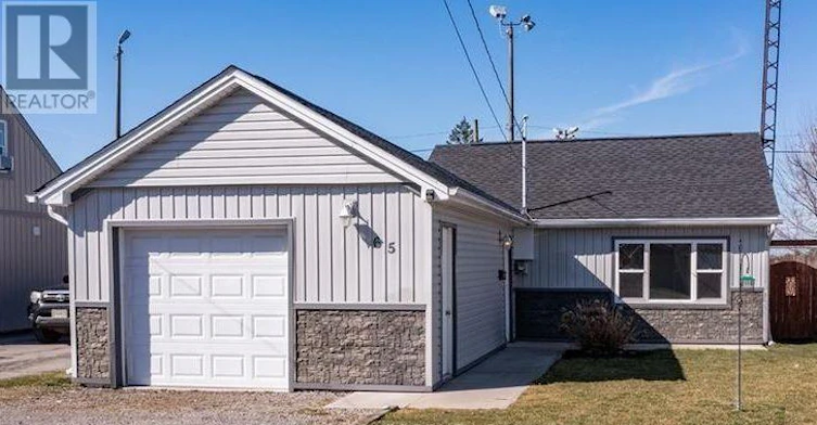 65 Oakwood Street, Port Colborne, ON, L3K 5G1