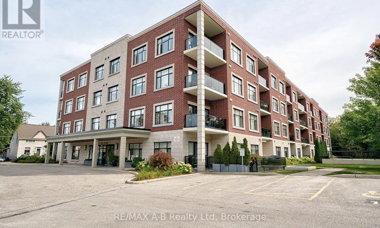 102-255 John Street N