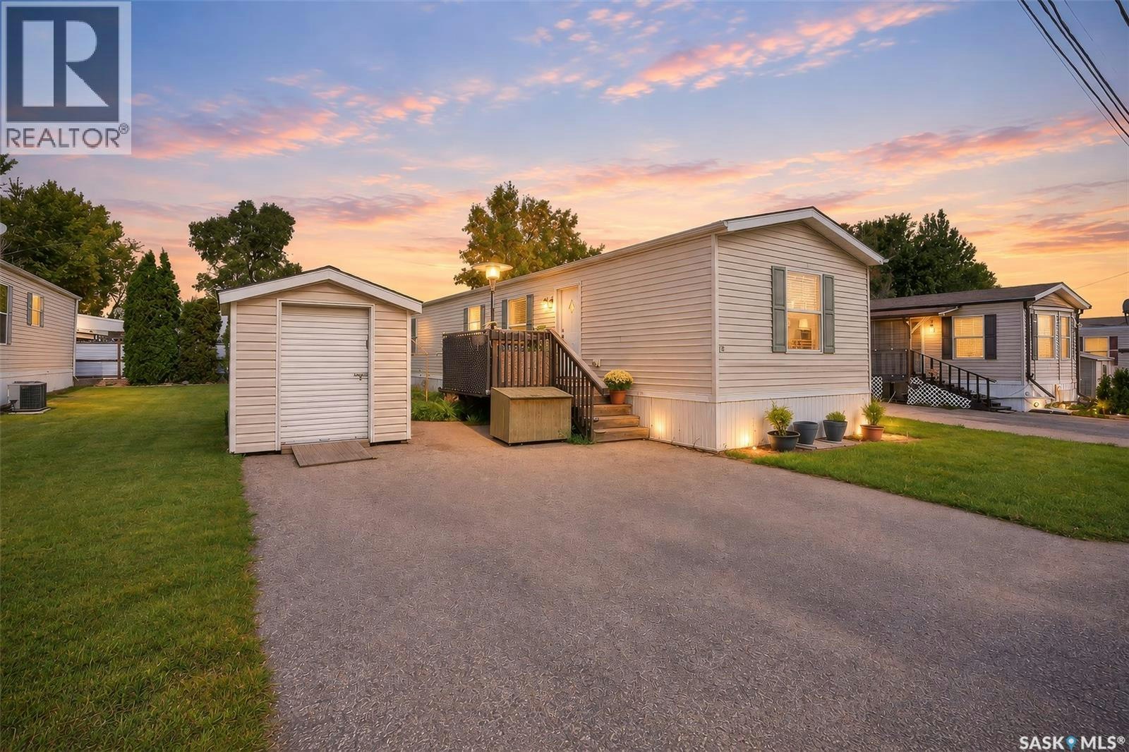 J5-1295 9th Avenue NE, Moose Jaw, SK, S6J 1C5