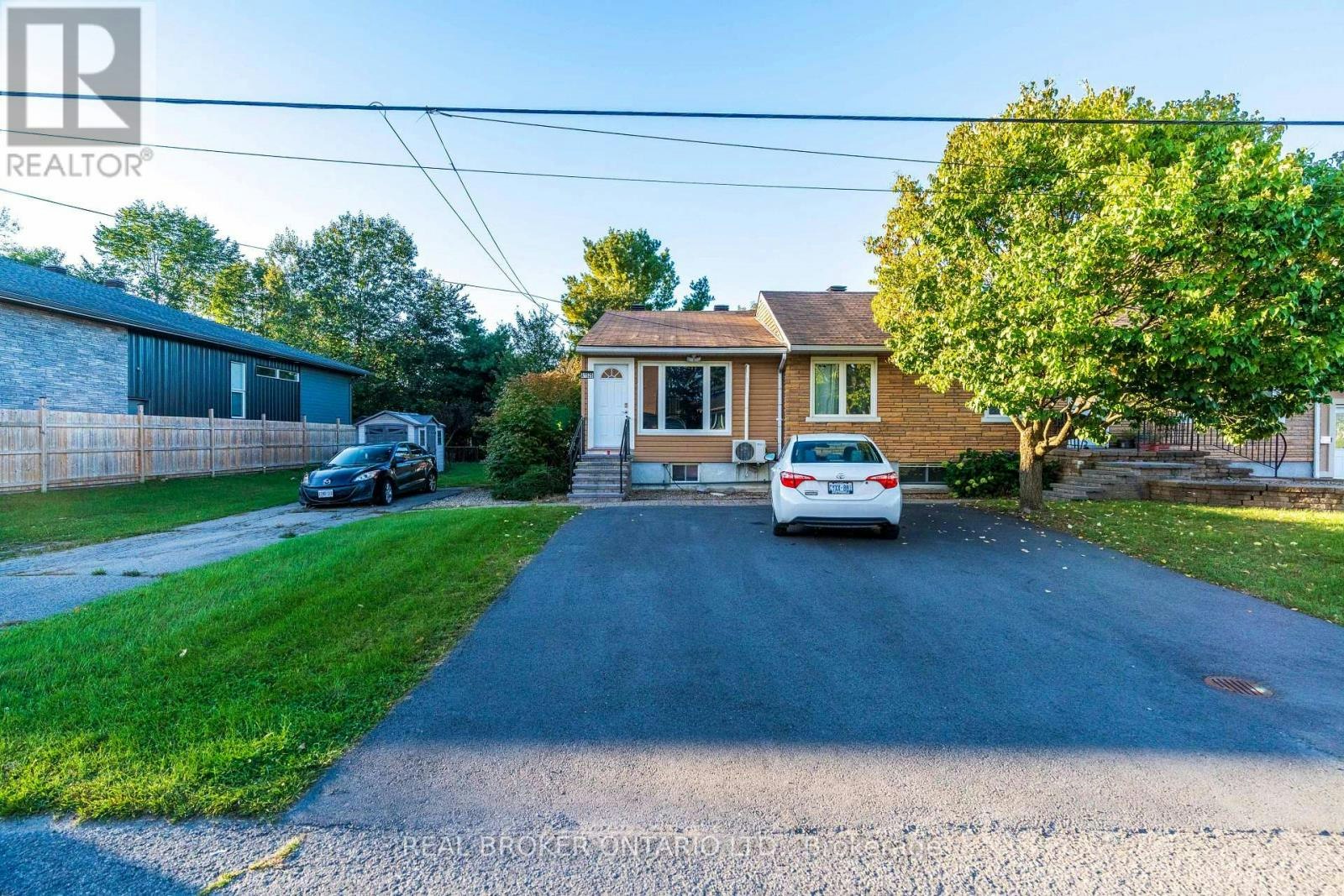 A-1525 Rosebella Avenue, Ottawa, ON, K1T 1E7 - 2
