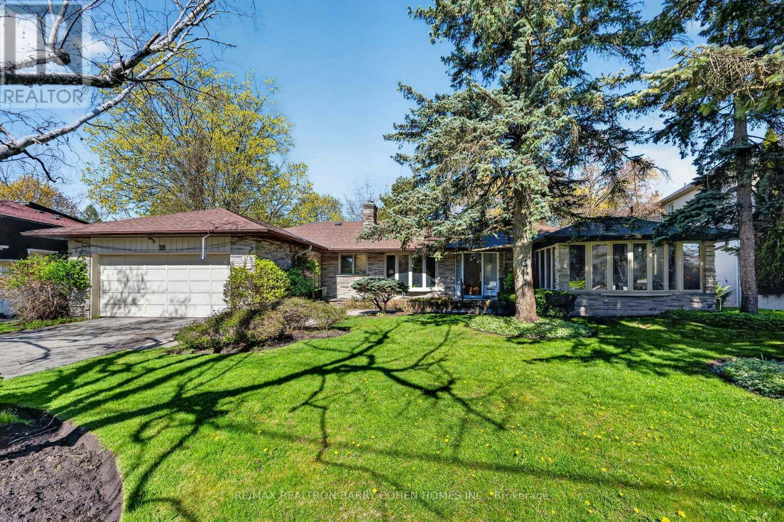 18 Brian Cliff Drive, Toronto, ON, M3B 2G2
