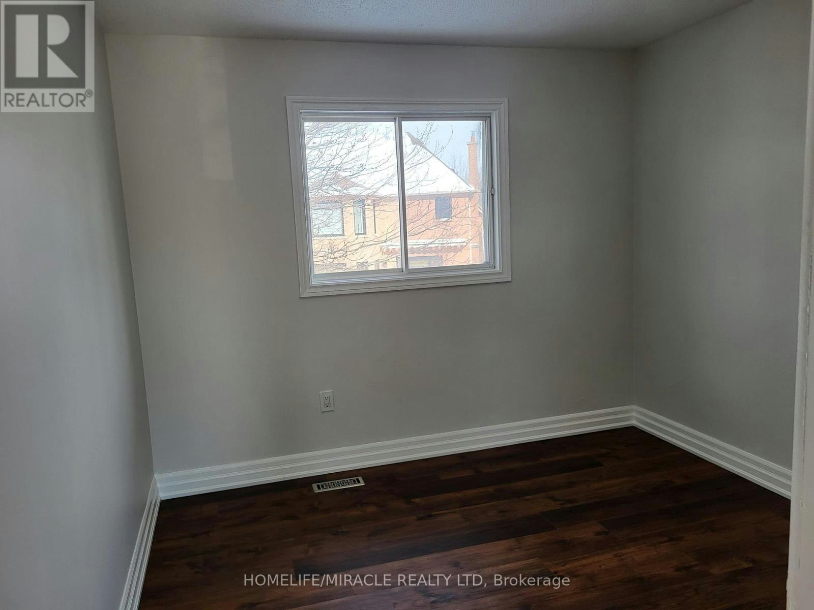26 Brushwood Crescent, Barrie, ON, L4N 7G6 - 8