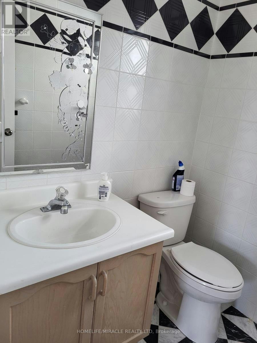 26 Brushwood Crescent, Barrie, ON, L4N 7G6 - 12