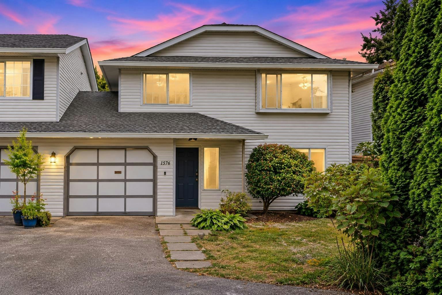 1576 161 Street, Surrey, BC, V4A 4X8